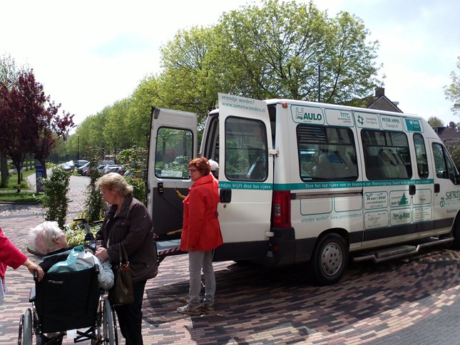 Met de rolstoelbus van Samen Vrienden naar de haven van Zaandam