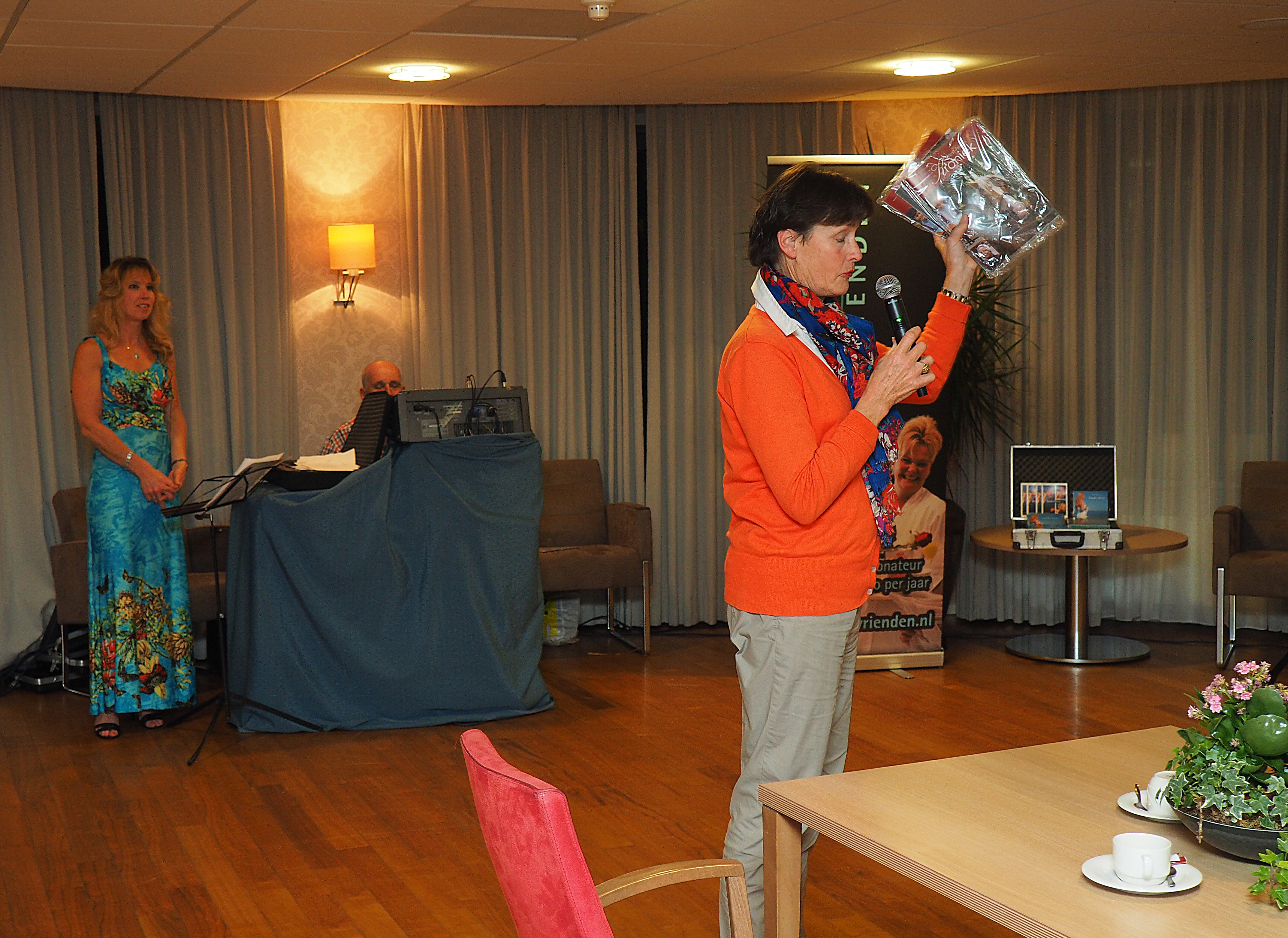 Optreden Sandra Mooy in Caegstate