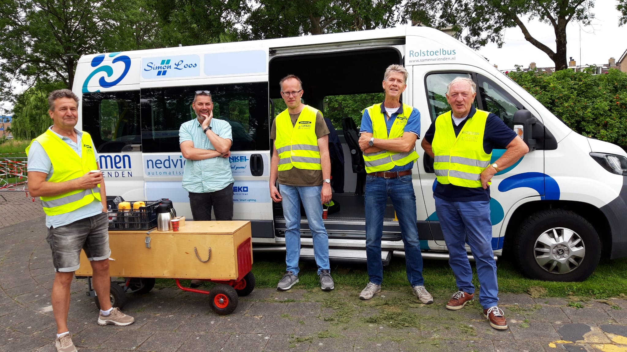 Kofferbakmarktteam in 't zonnetje