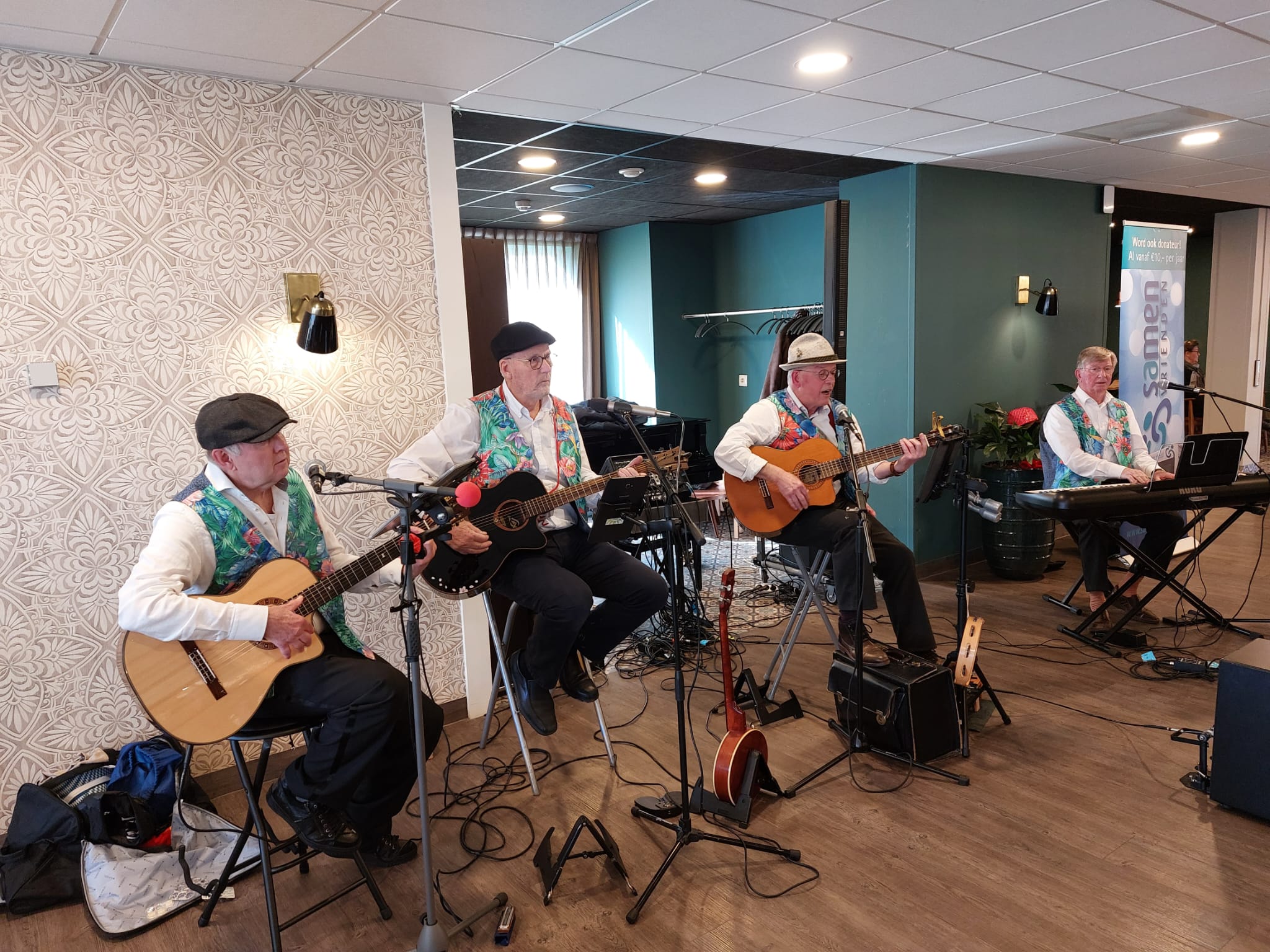 Veel bezoekers bij optreden The Old Friends op 24 maart in Magnushof