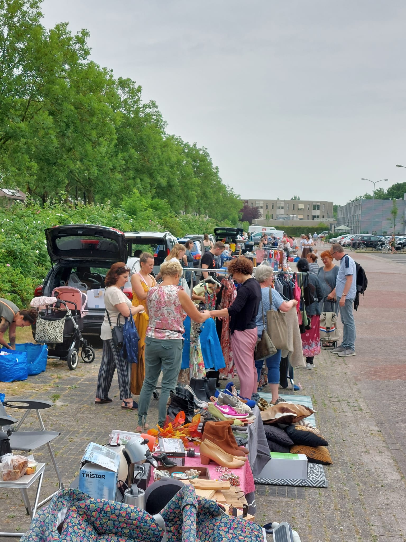 De kofferbakmarkt op 18 juni was weer gezellig 