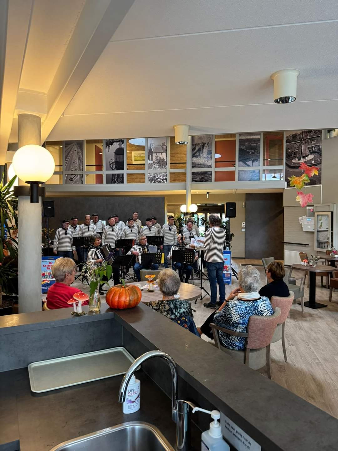 De Gesmeerde Kelen zongen op 31 oktober in Kapellehof